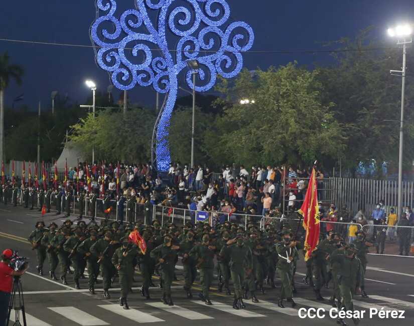 DESFILE